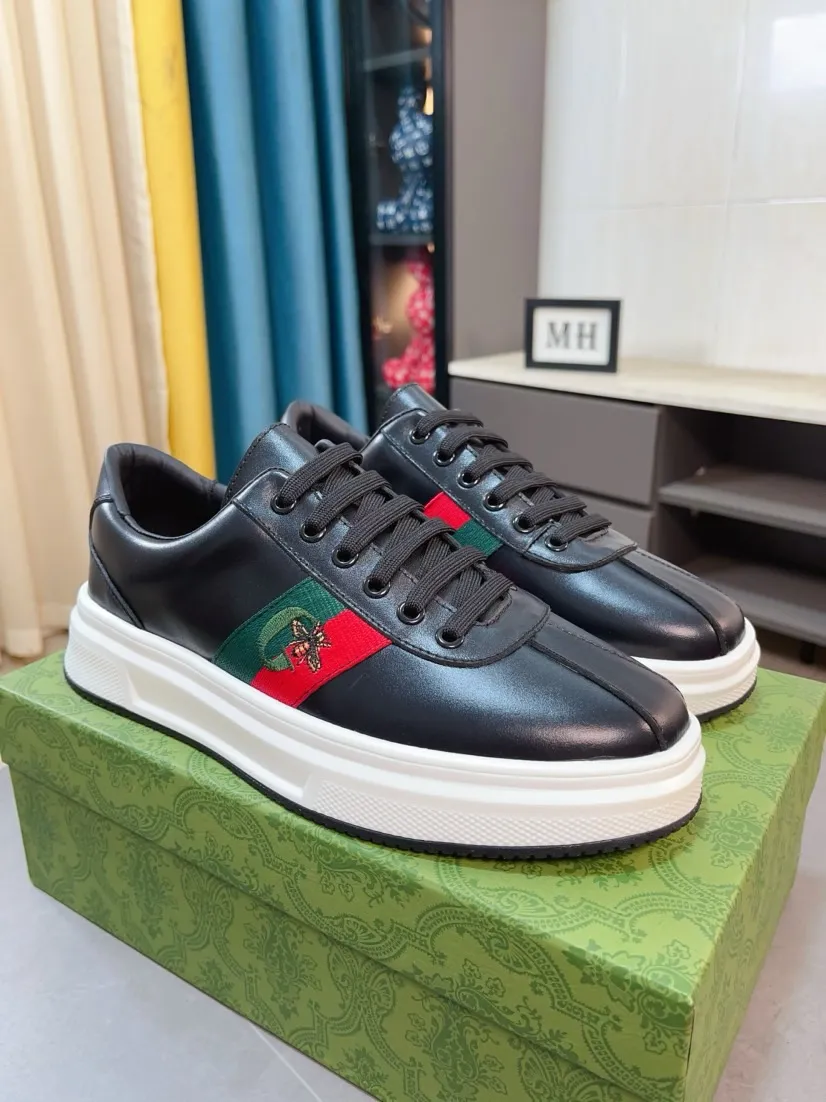 Factory price 420🌹🌹GUCCI [Gucci] New high-end brand of men's shoes, the latest fashionable casual men's shoes, trendy and versatile, relaxed and sporty style, uppers imported from Italy, first-layer cowhide, genuine leather lining and ultra-fine workmanship. Original personalized fashionable rubber wear-resistant outsole, light and comfortable on the foot, size 38-44